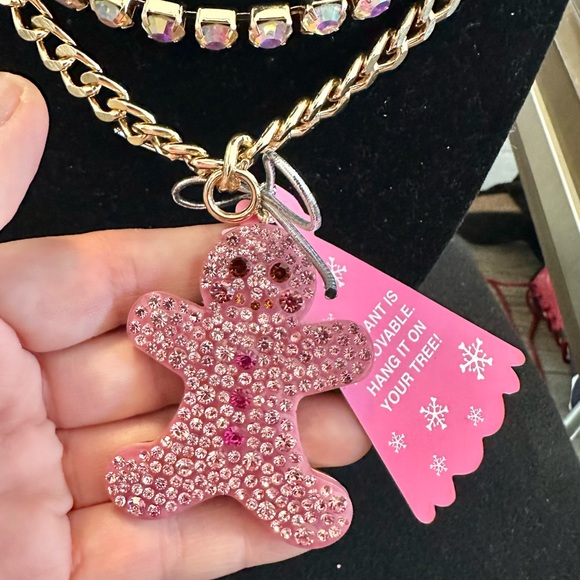 Betsey Johnson pink gingerbread man with earrings. Nwt with bonus gift - Picture 3 of 6